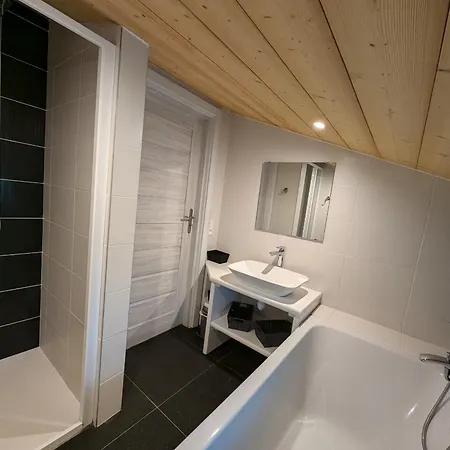 Familiale Avec Spa, Billard, Et Parking Prive - Fr-1-589-321 * Laveline